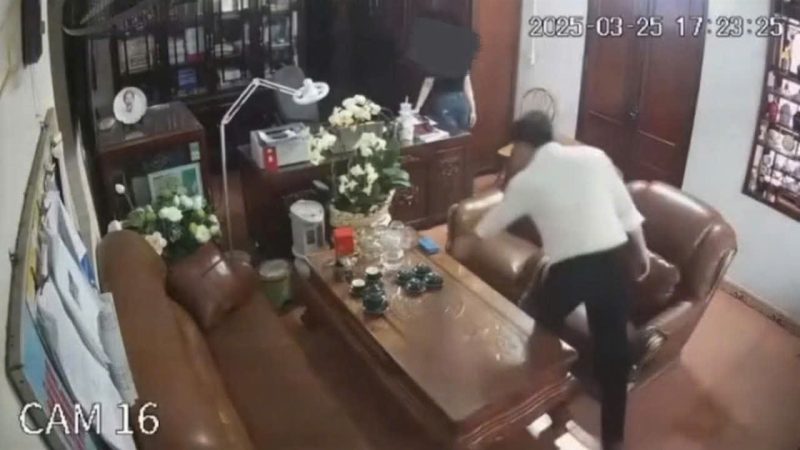 Đã có kết quả về những người phụ nữ trong phòng làm việc ở trường THPT ở Ninh Bình: Câu hỏi có phải giáo viên của trường hay không đã rõ