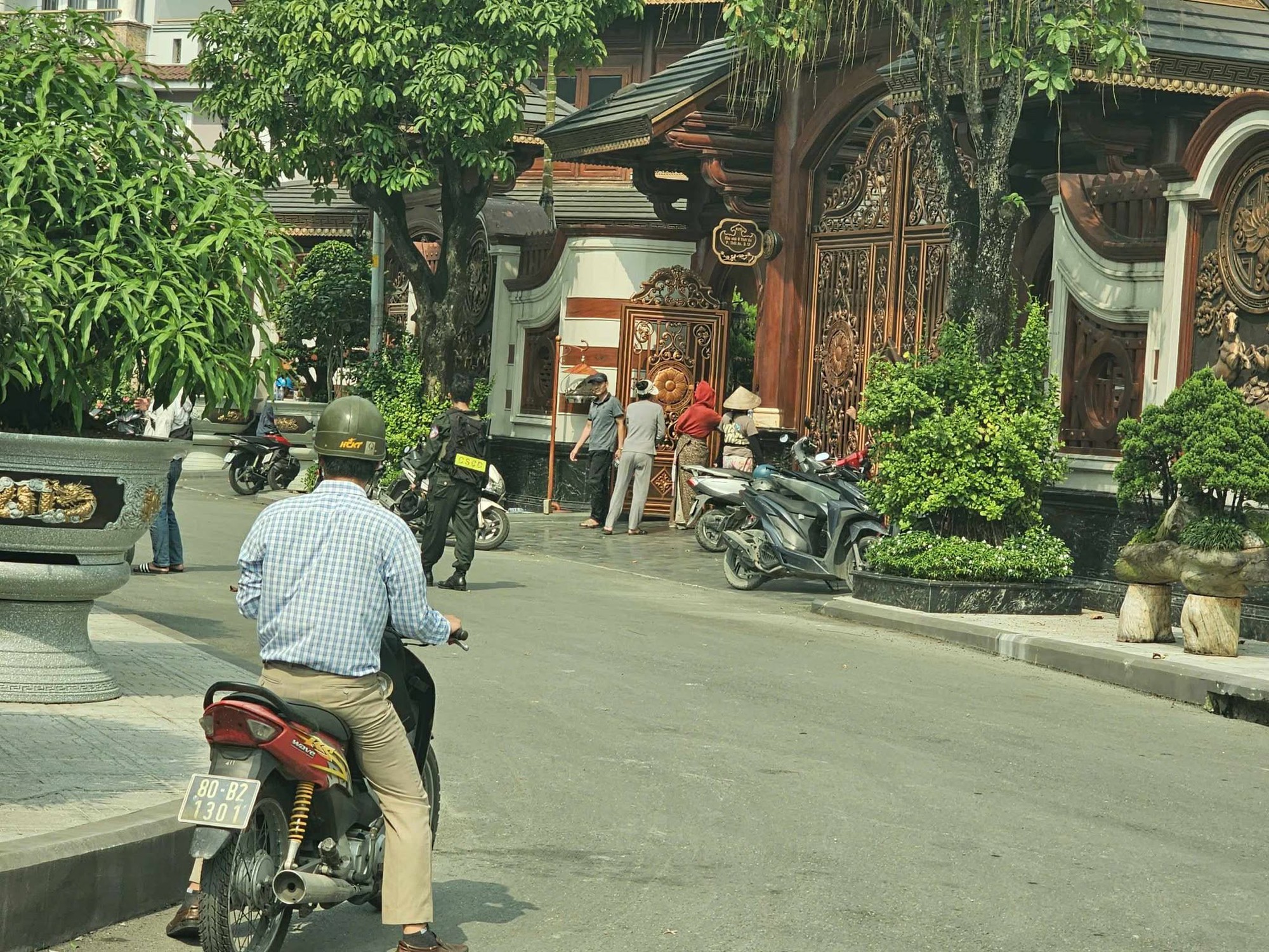 Rất nhiều CA đã đến biệt phủ của bà chủ thẩm mỹ viện Mailisa: ‘Để khám xét và thu thập nhiều bằng chứng liên quan’