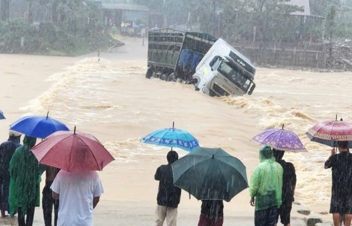 Đội cứu hộ kể lại chuyện t:âm l:inh trong lúc tìm thấy anh Thành xe tải: ‘Vợ anh bảo với con gái đi lấy quần áo thả xuống suối cho Ba mặc ba về…chỉ ít phút sau đội Quảng Trị báo tin đã tìm thấy anh’