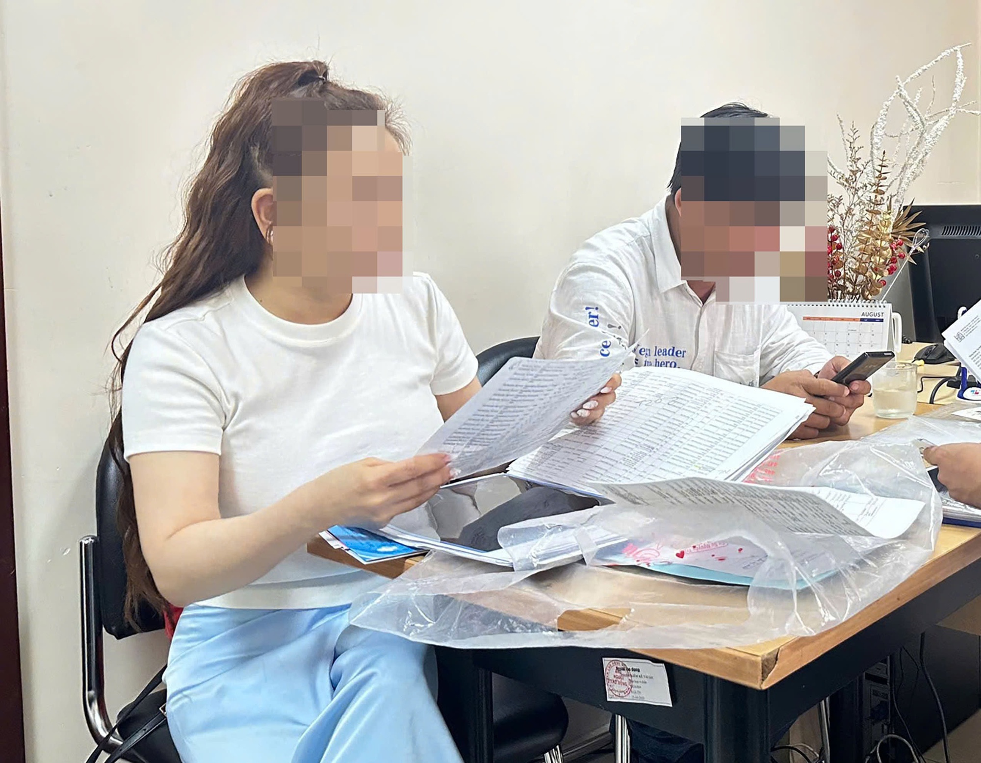 Thêm 1 boss thẩm mỹ sắp “nhập kho”: CEO Nhã Lê bị tố ch,iếm giữ sổ đỏ, khiến khách hàng ho,ại t,ử bụng, mất khả năng sinh con sau PTTM