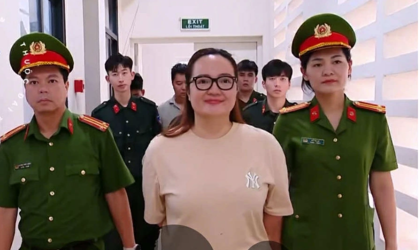 Hoàng Hường lại HOT nhất hôm nay khiến nhiều người vui như Tết: Càng cười càng đáng sợ