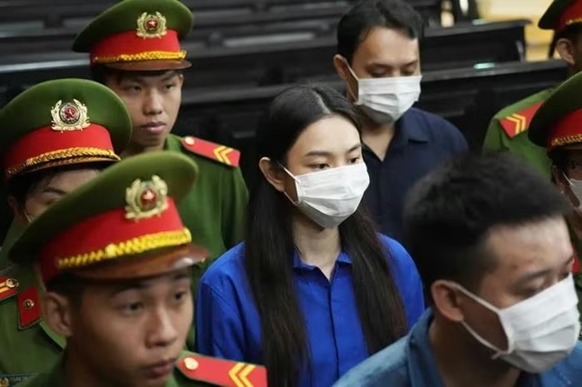 Hoa hậu Thùy Tiên nguy cơ bị tước vương miện: ‘Lúc ra tò là người dân bình thường, không làm ăn được gì nữa?’