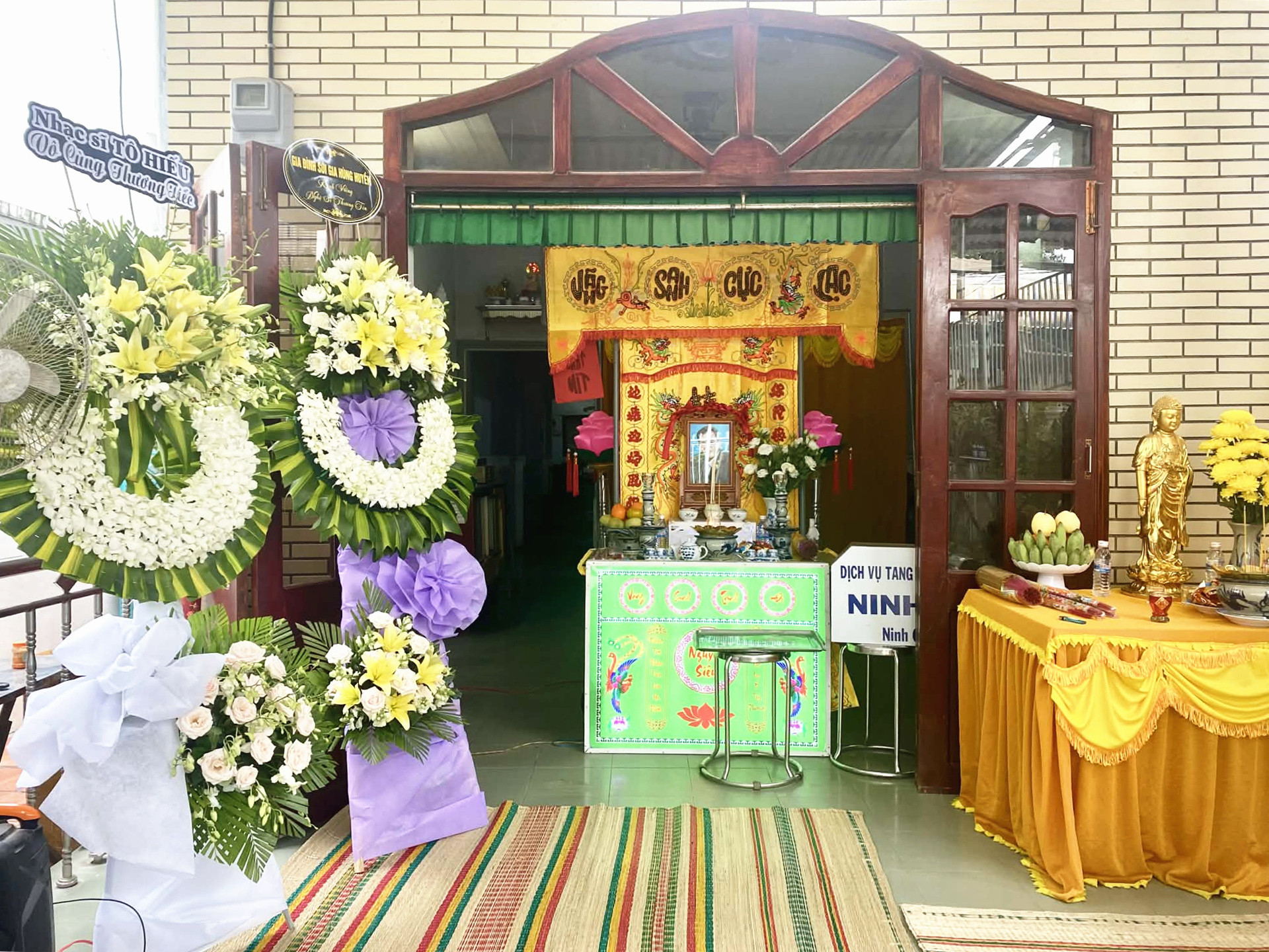 Chưa từng thấy đám tang nào vắng hoe như của NS Thương Tín: Không có người viếng, gia đình chỉ làm 4 mâm cơm, người nhà ngồi không hàng giờ đồng hồ