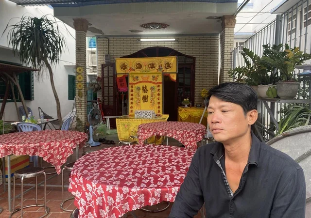 Hình ảnh không thể xót xa hơn ở đ::ám t:ang của NS Thương Tín: Nam mô a di đà Phật