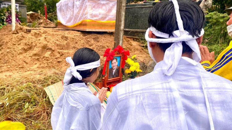 Một nữ ca sĩ nổi tiếng ngỏ ý muốn xây mộ cho diễn viên Thương Tín: ‘Xót xa khi thấy đám ta:ng vắng vẻ người tới viếng’