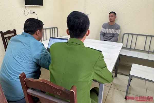 Bật khóc khi biết hoàn cảnh của nghi phạm xuống tay với 2 người phụ nữ ở Hưng Yên: ‘Mọi người thương bố mẹ nó lắm. Bố nó suy nghĩ nhiều, chẳng ăn uống gì, có lúc còn ngồi khóc